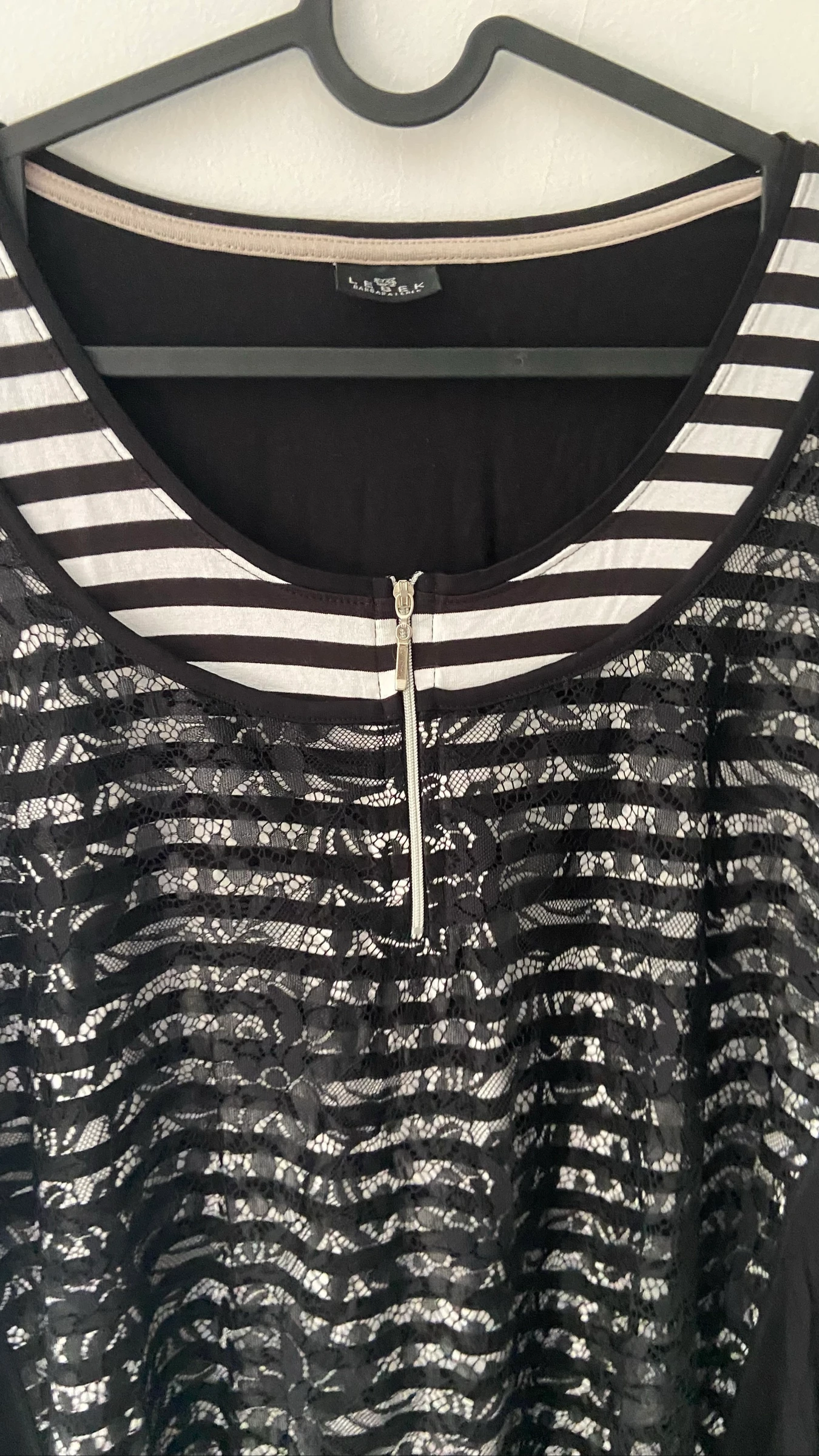 Haut noir et blanc avec dentelle Neuf – photo 3